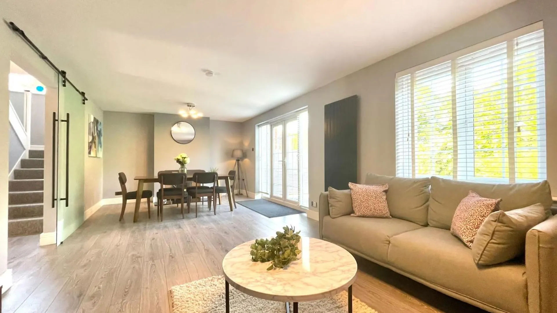 Wanderdown House Near The Beach With Ample Free Parking location